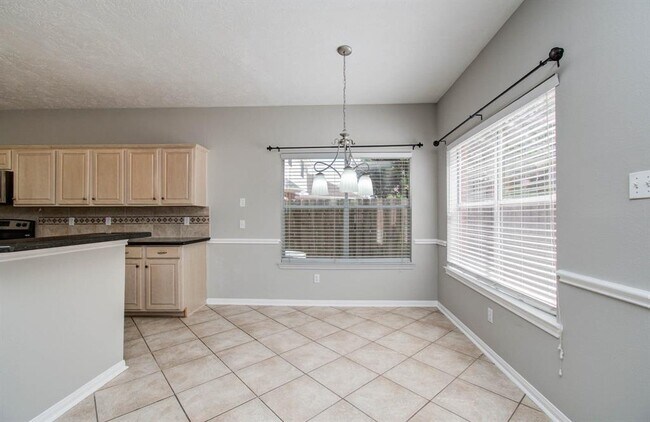 Building Photo - 911 E Hampton Dr
