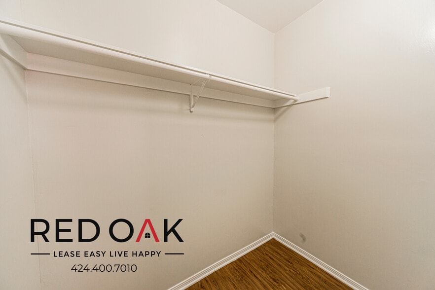 Building Photo - 692 Valencia St