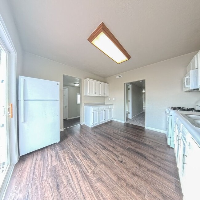 Building Photo - Newly updated 2 bedroom 1 bathroom home-Melcher