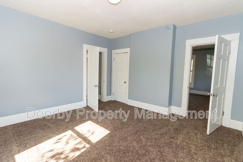 Building Photo - 3813 Central Ave