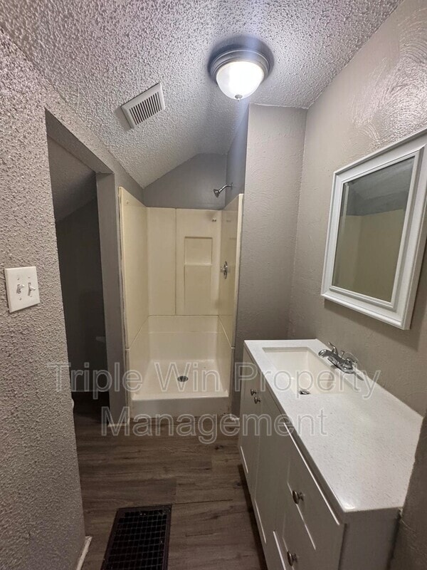 Building Photo - 424 Abston St