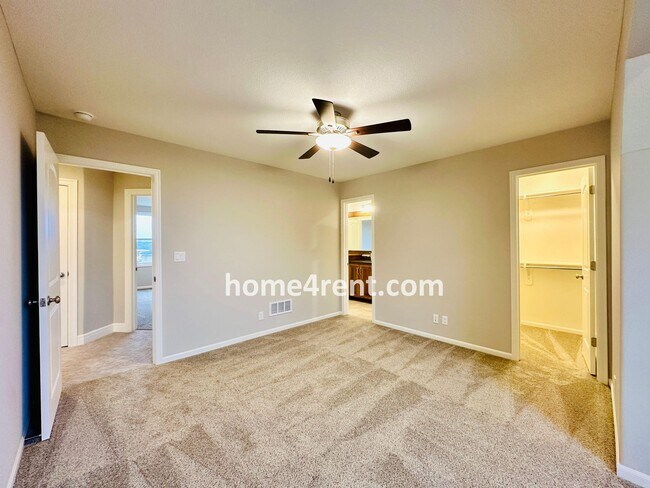 Building Photo - Nearly New Luxury Home in Blue Valley Schools!