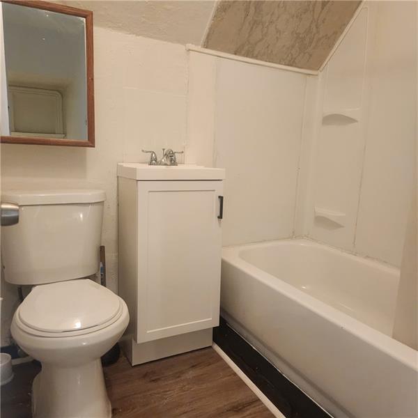 Building Photo - 602 Mulberry St