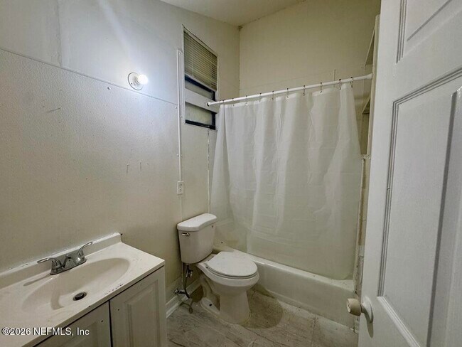 Building Photo - 5420 Leaming Ave