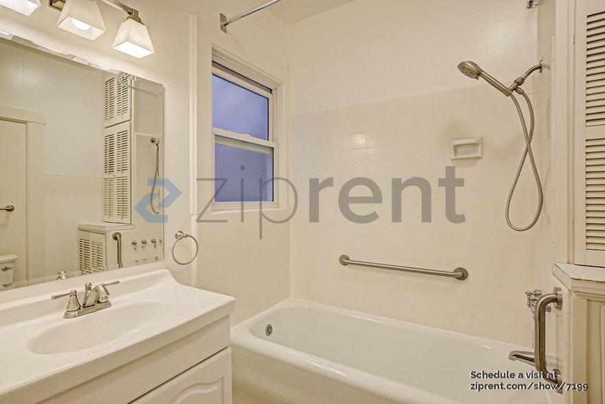 Building Photo - Unit