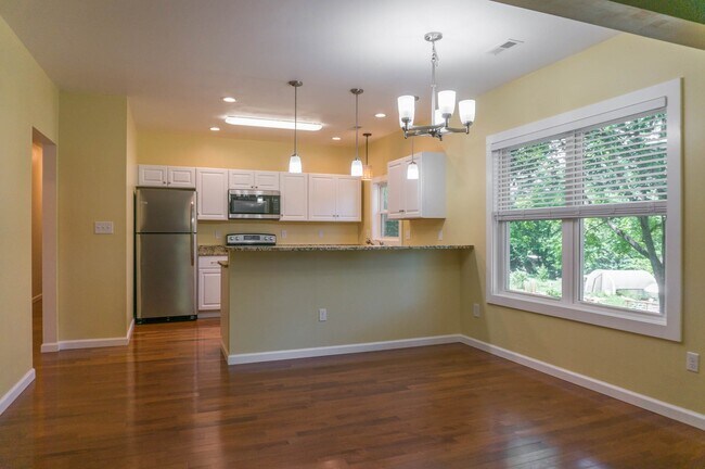 Building Photo - Beautiful Home in Prime West Asheville