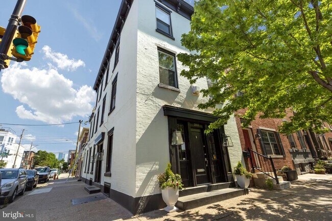 Building Photo - 2053 Christian St