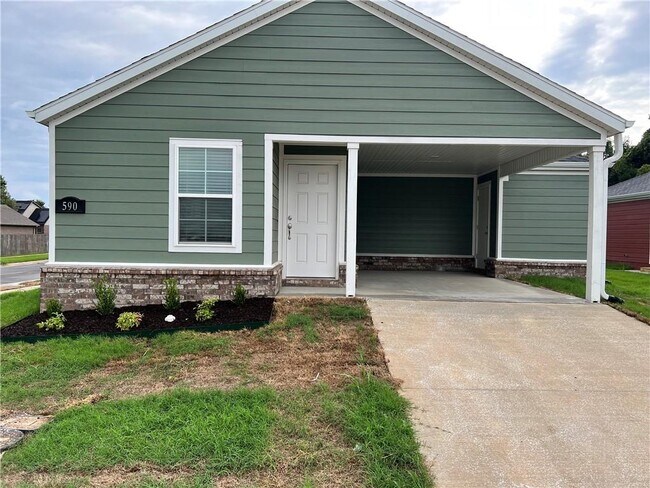 Primary Photo - 590 N Cresswell Dr