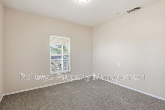 Building Photo - 925 E Garfield St