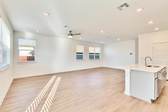 Building Photo - 13920 Lubeck Dr