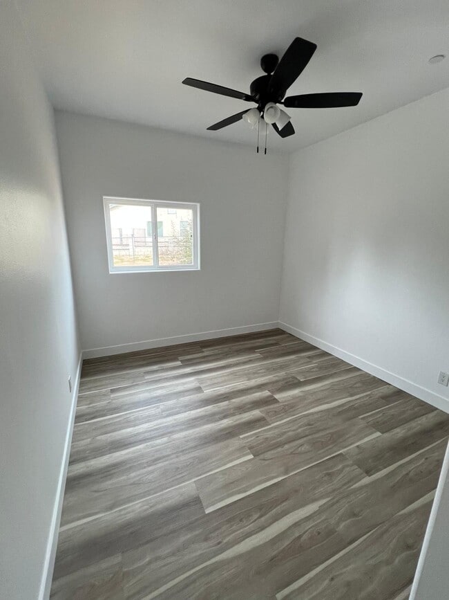 Building Photo - 13133 Olathe Rd