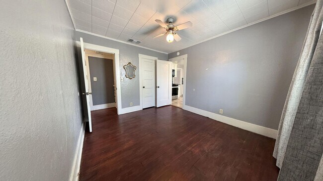 Building Photo - 1320 E Colton Ave