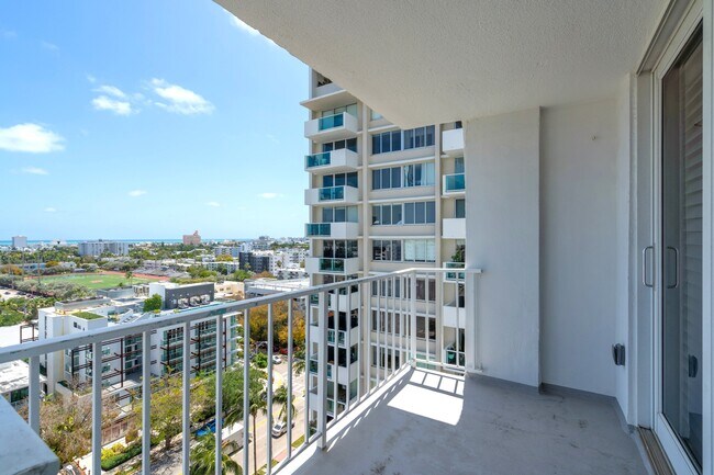 Building Photo - 1228 West Ave