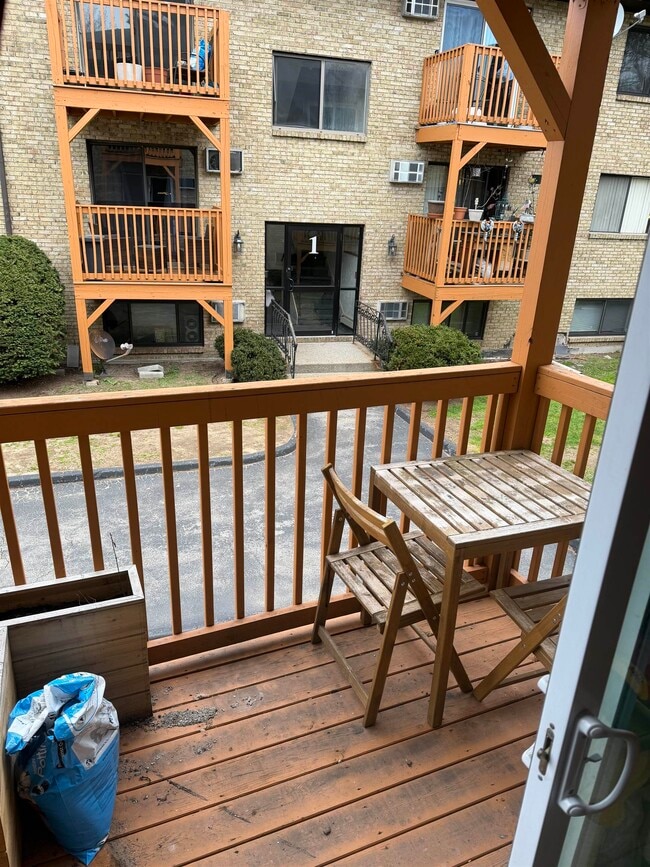 Building Photo - 3 Lancelot Court