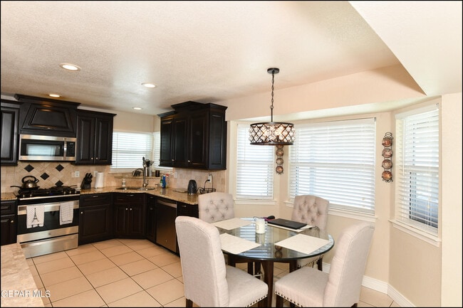 Building Photo - 5060 Silver Sands Ave
