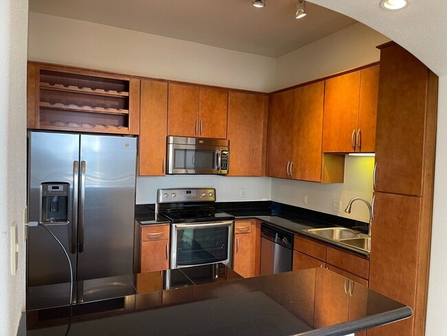 Building Photo - 2 Bedroom, 2 Bathroom Spacious Condo with ...