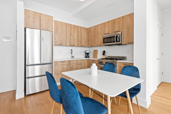 Building Photo - 519 W 45th St