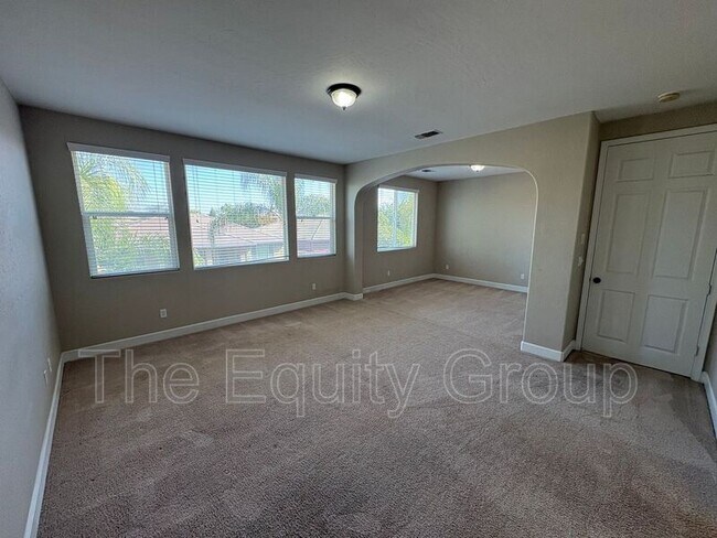 Building Photo - 3116 W Buena Vista Ave