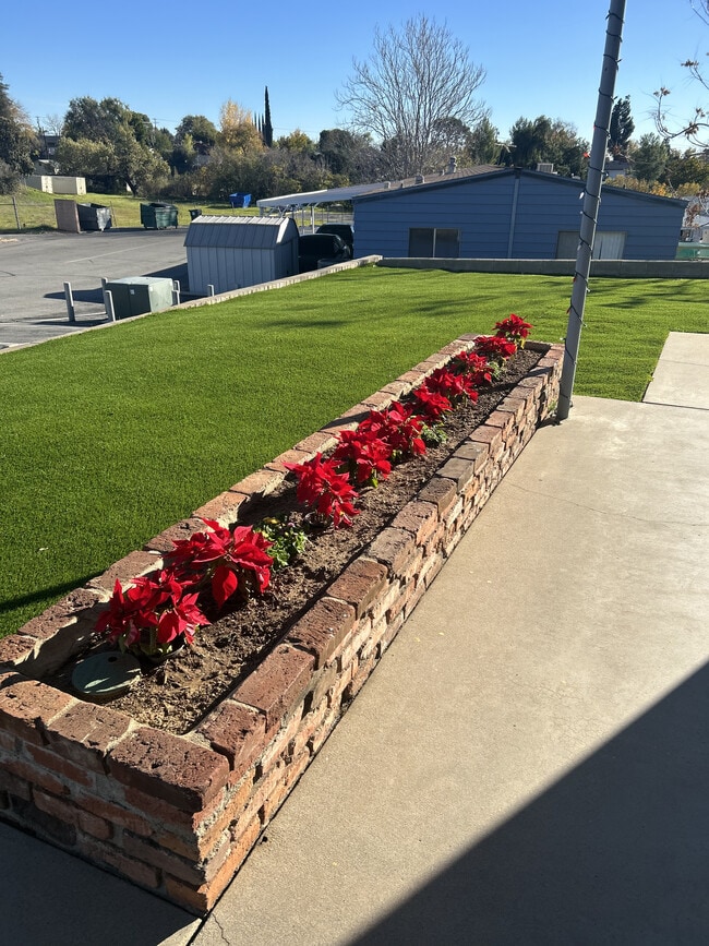 Building Photo - Twin Pines Mobile Home Park
