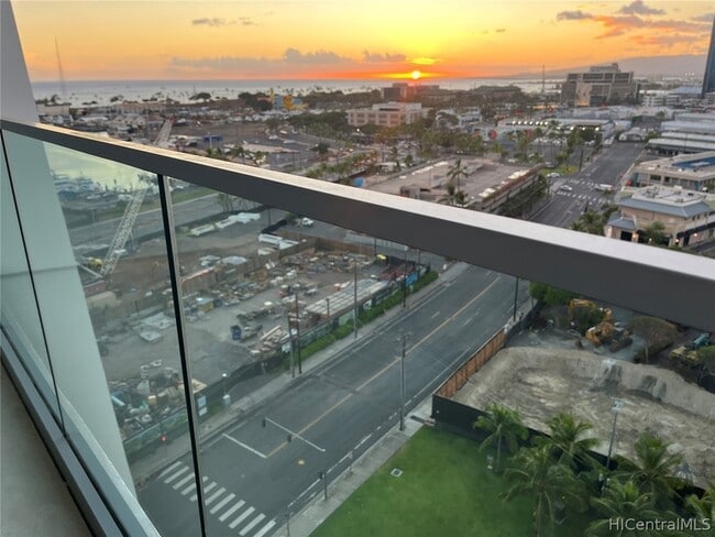 Building Photo - 1000 Auahi St
