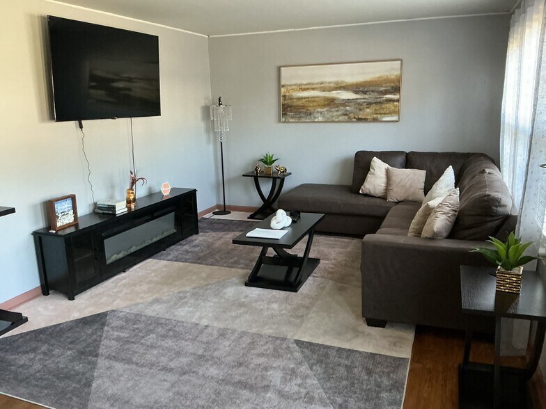 living room - 116 Cardinal Dr