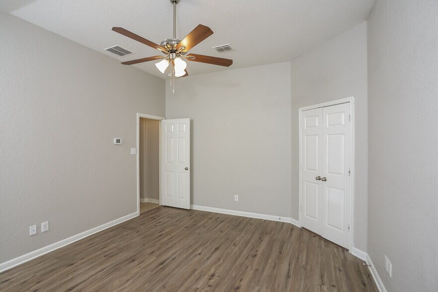 Building Photo - 11822 Woodland Deer