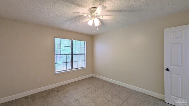 Building Photo - 8264 Continental Dr