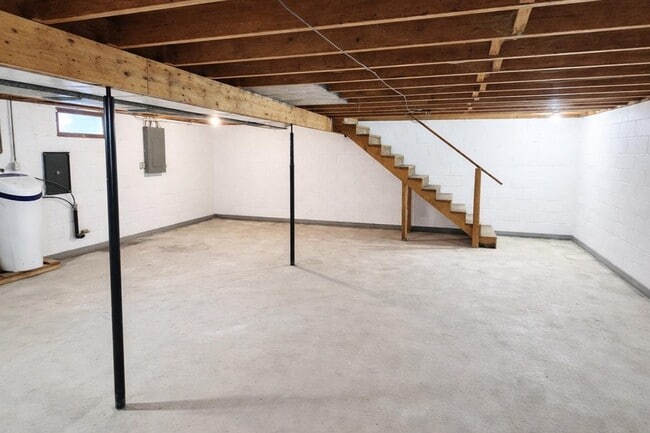 Building Photo - 503 Garfield St