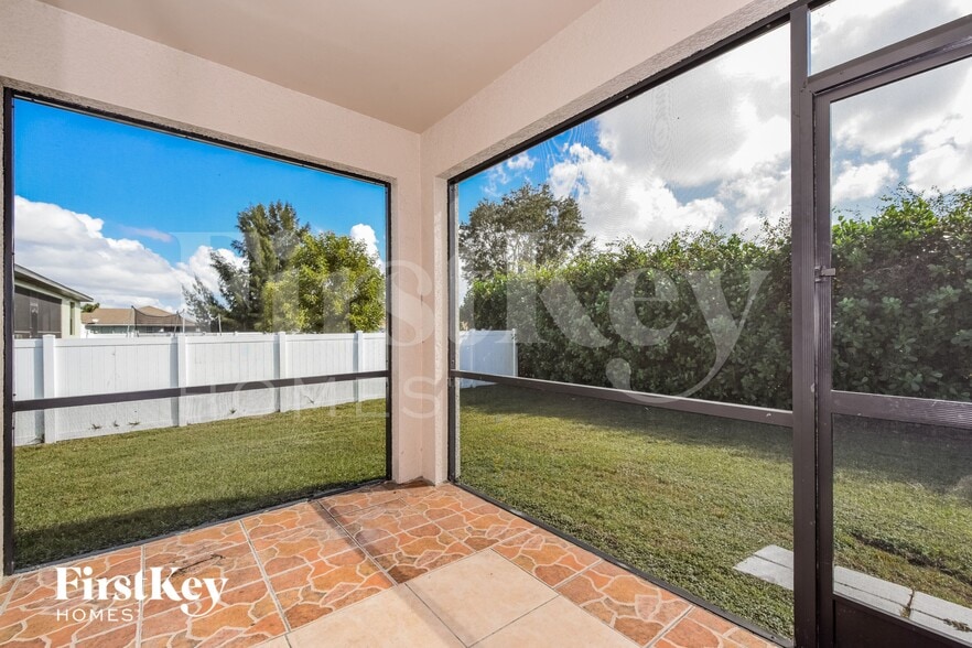 Building Photo - 1912 NW 15th Terrace