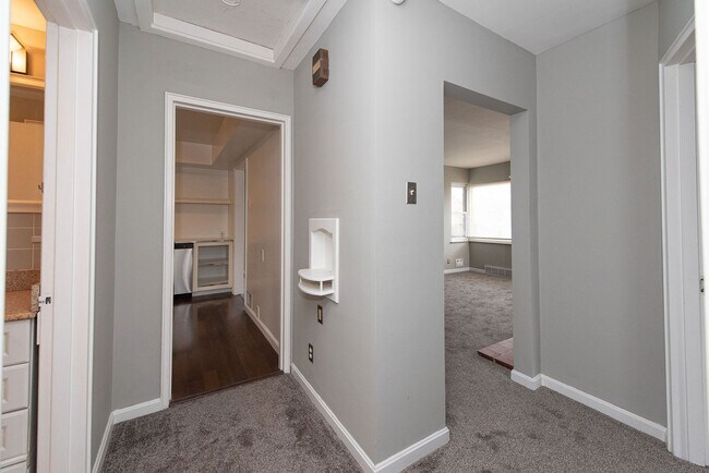 Building Photo - WESTWOOD-2 BEDROOM 1.5 BATH RANCH W/ UPDATES