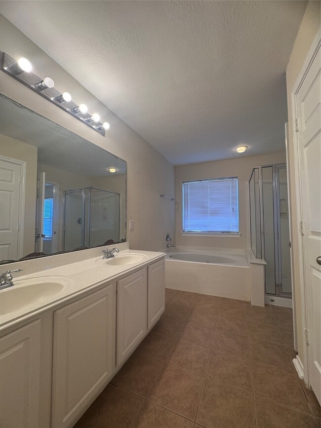 Building Photo - 6213 Stoney Creek Dr