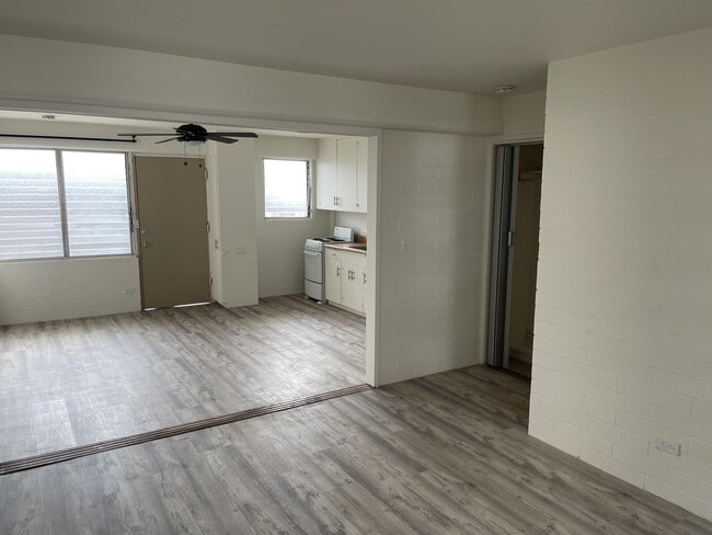 Building Photo - 910 Pumehana St