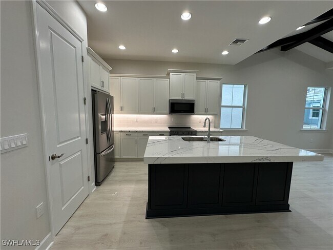 Building Photo - 7255 Saona CT