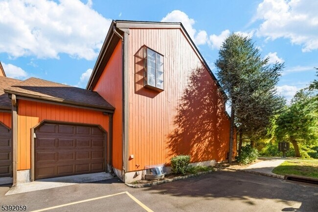 Building Photo - 148 Riverbend Dr