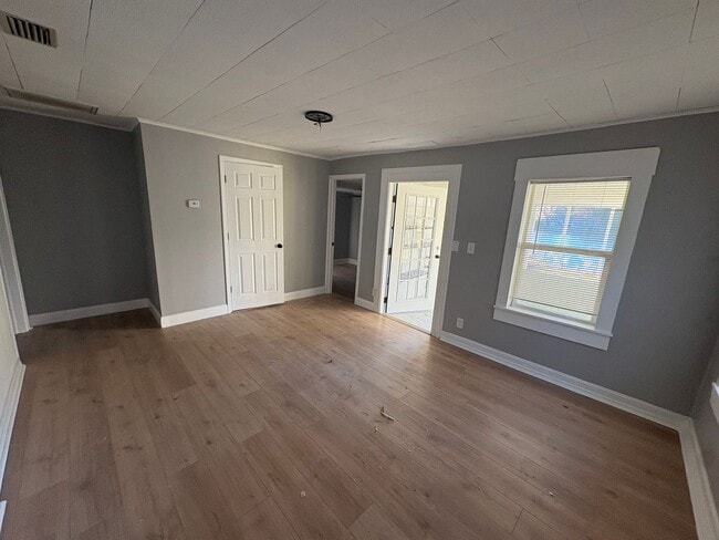 Building Photo - Cottage Home 2/2 Overlooking Lake Euclid in Leesburg