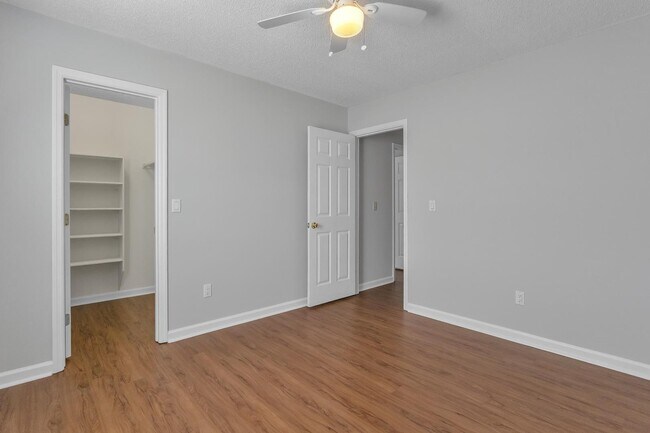 Building Photo - 129 Kingsbridge Dr