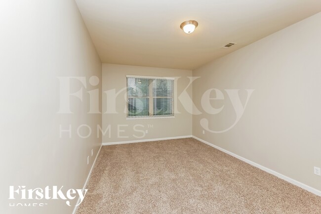 Building Photo - 520 Palm Springs Cir