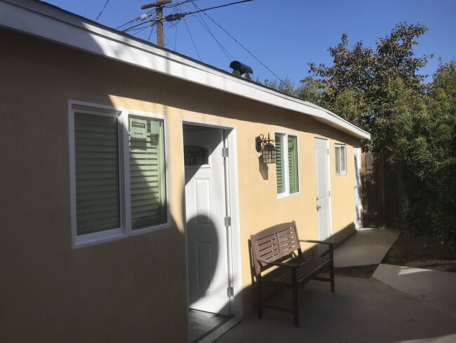 Building Photo - 2544 S Bentley Ave