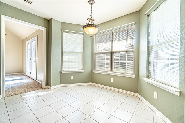 Building Photo - 213 Shane Dr