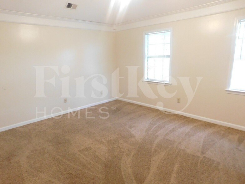 Building Photo - 2428 Green Glen Dr