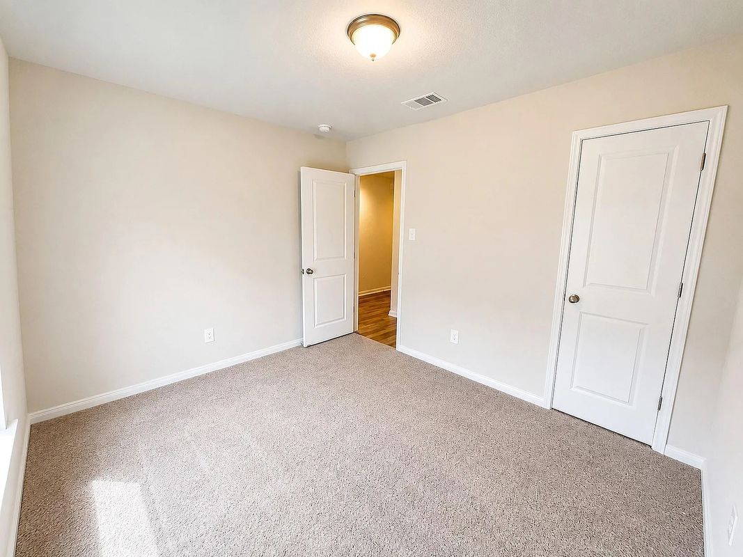 Building Photo - 15674 Briar Forest Dr