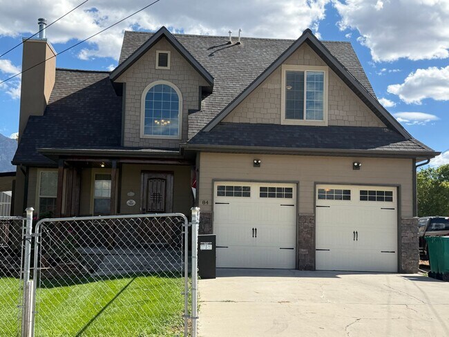Building Photo - 84 E 300 N