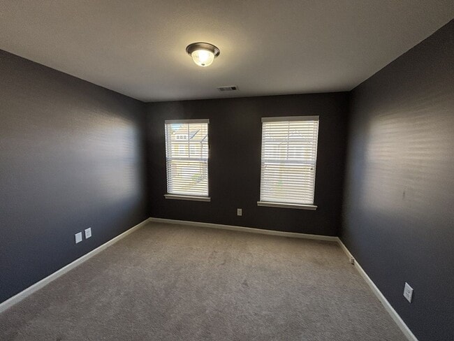 Building Photo - Gated Private Community! Spacious 3 Bedroo...