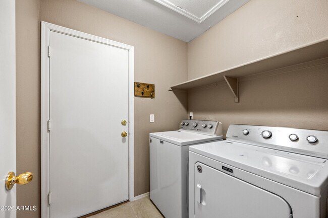 Building Photo - 858 E Monterey St