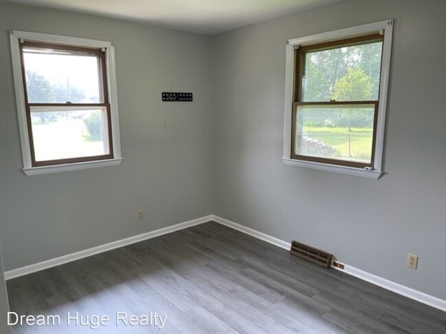 Building Photo - 2 br, 1 bath House - 697 LINDAIRE LN