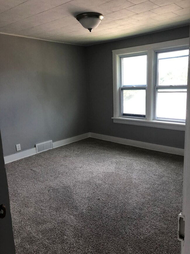 Building Photo - 135 Broad St