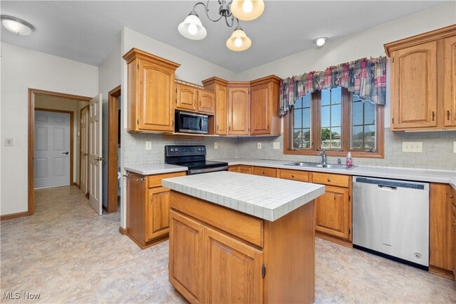 Building Photo - 4591 S Memorial Shoreway Dr