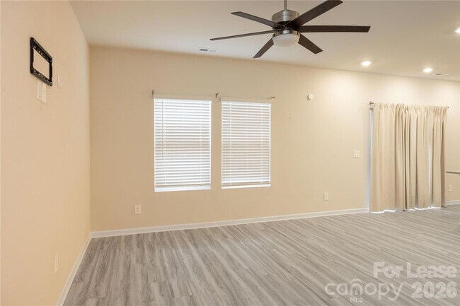 Building Photo - 309 Fairchild Wy