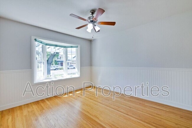 Building Photo - 1549 Alisal Ave