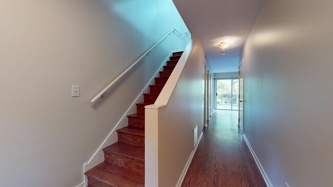 Building Photo - 556 E 32nd St